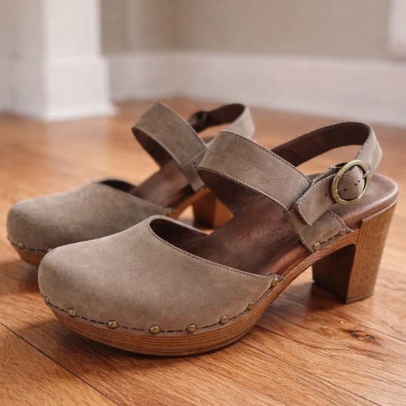 Dansko Shoes - Dansko Mary Jane Clog Heels Size 40 Taupe Nubuck Leather Comfort Shoes